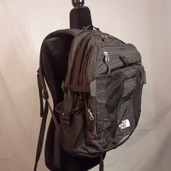 The NORTH FACE "Recon" Black Ruck Sack Back Pack *Excellent Condition - Picture 2 of 14